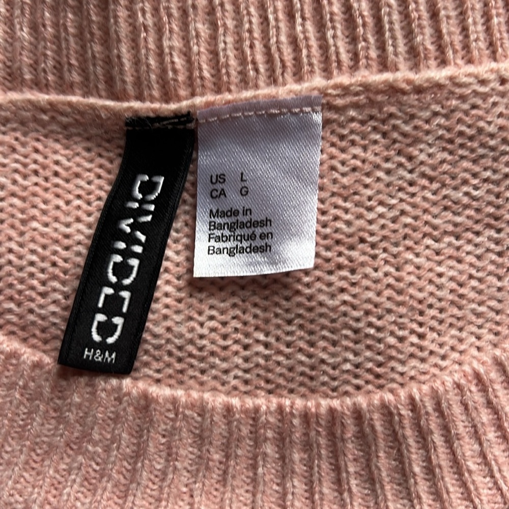 H&M women’s pink crewneck-soft yarn. Size Large. - Picture 2 of 4